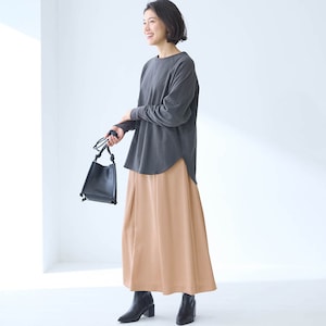 モデル身長168cm／64-91※写真は撮影用のため総丈+6cmになります。