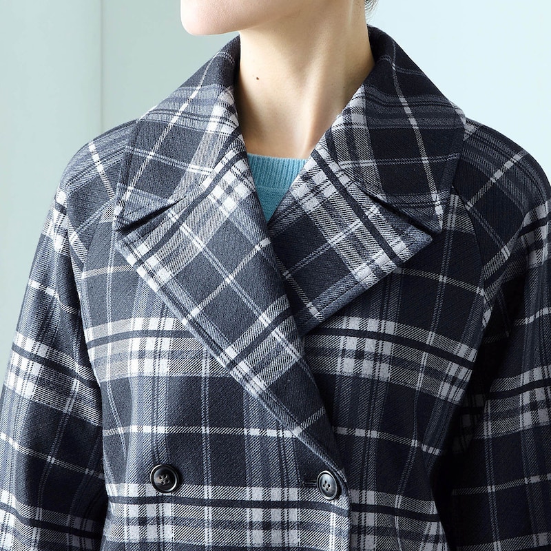 深すぎないVラインですっきり見え