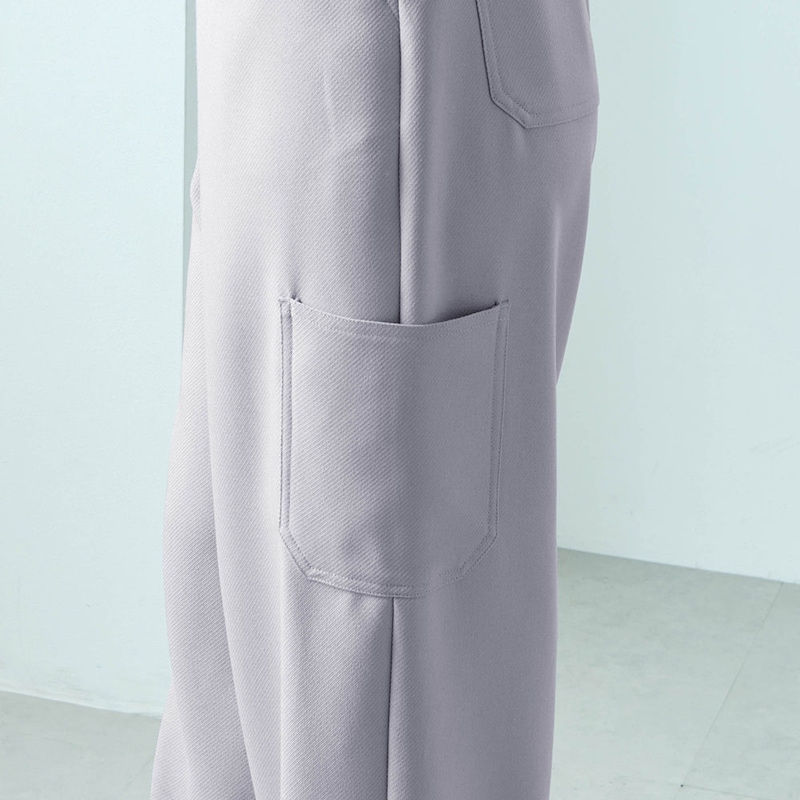 左側ポケットはシンプルなデザイン