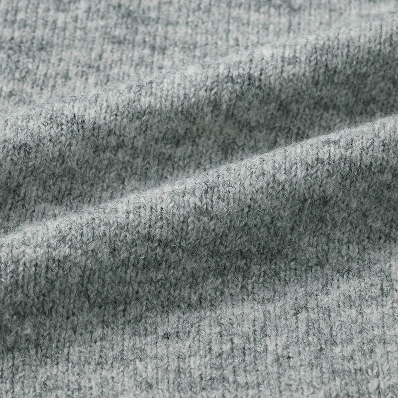 杢調のふんわりニット