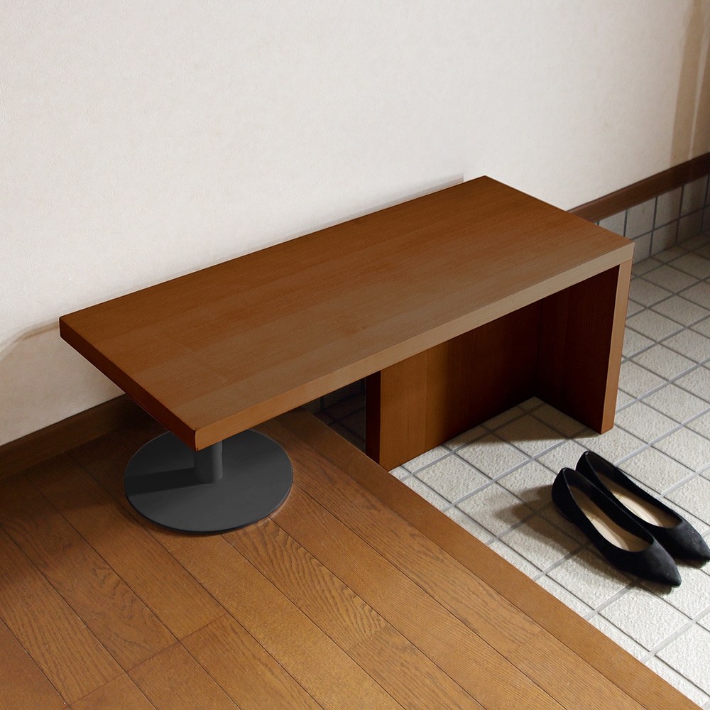 玄関から框まで座ったままスライドできるので転倒リスクが軽減できます。　ブラウン