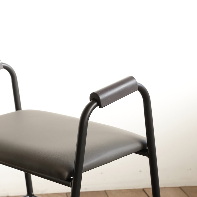 握りやすい木製のアーム部/ブラック