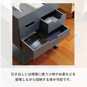 小物整理に役立つ多段引出し付き