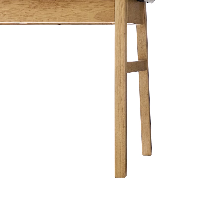 脚部アップ/ナチュラル×ホワイト