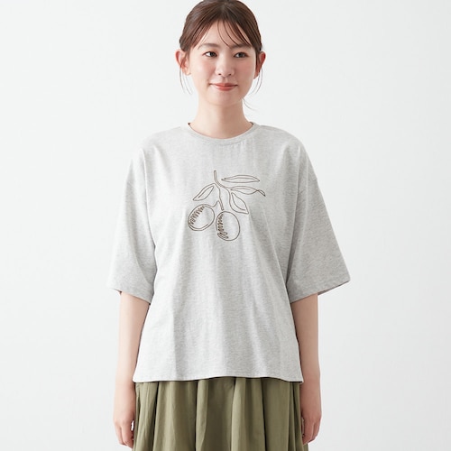 チェーン刺しゅうラウンドヘムTシャツ