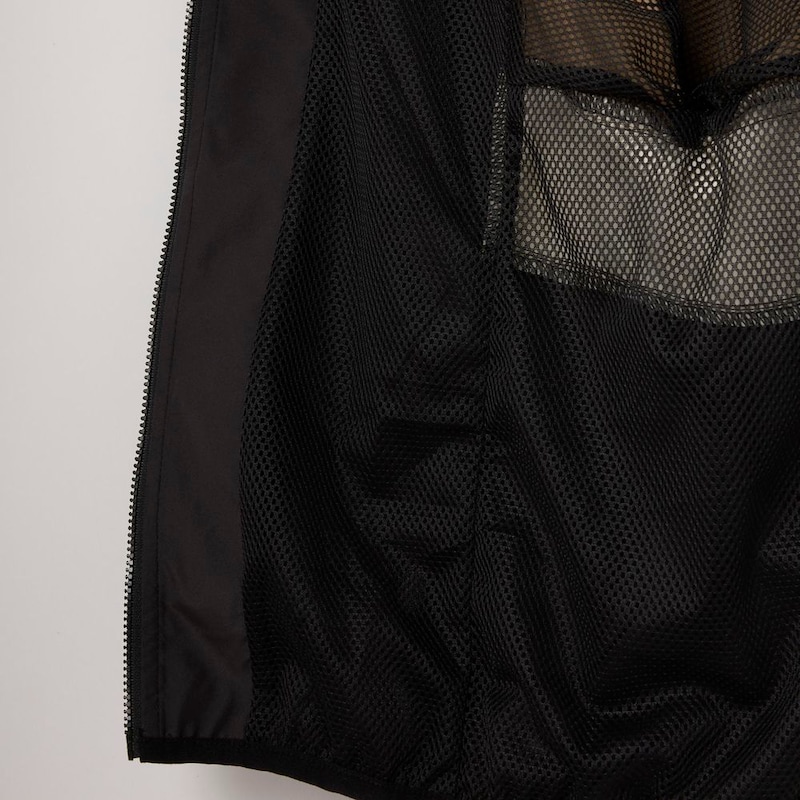 裏メッシュの薄くて軽いポリエステル素材