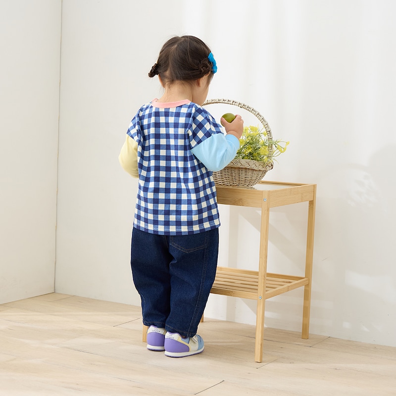 ネイビーギンガム／モデル身長82cm・80サイズ着用・体重11kg