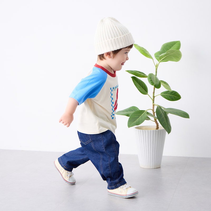 アイボリー×ブルー／モデル身長79cm・80サイズ着用・体重10.5kg