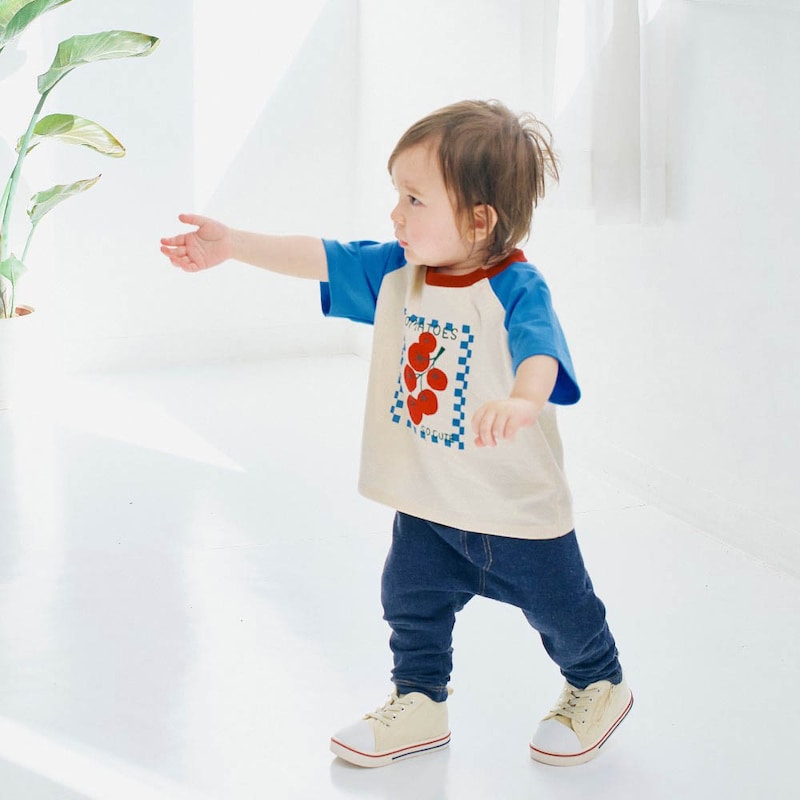 アイボリー×ブルー／モデル身長78cm・80サイズ着用