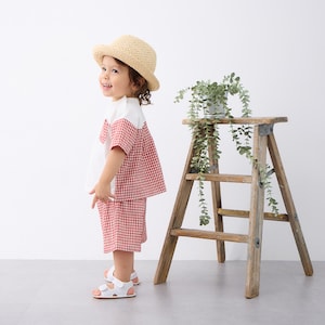 半袖Tシャツ（レッド）・パンツ（レッド）／モデル身長80cm・80サイズ着用・体重10kg