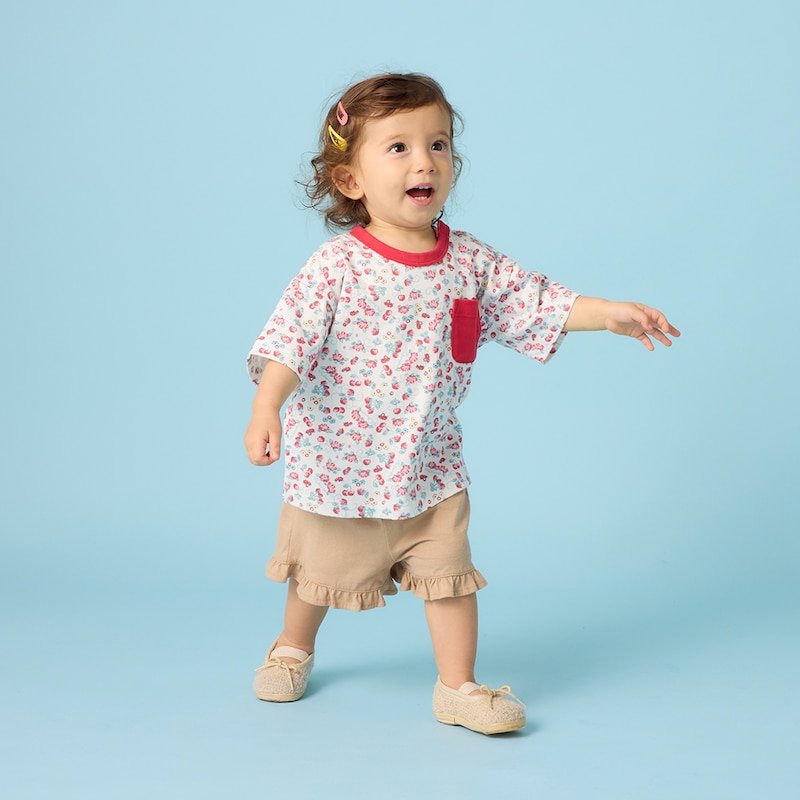 アイボリー系／モデル身長76cm・80サイズ着用・体重9kg