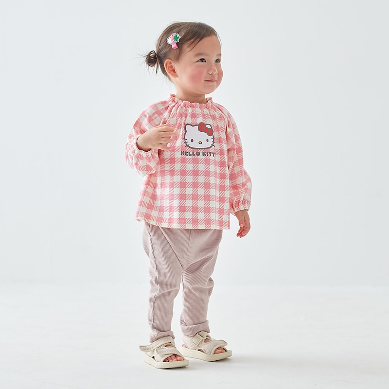 ハローキティ（ピンク）／モデル身長78cm・80サイズ着用