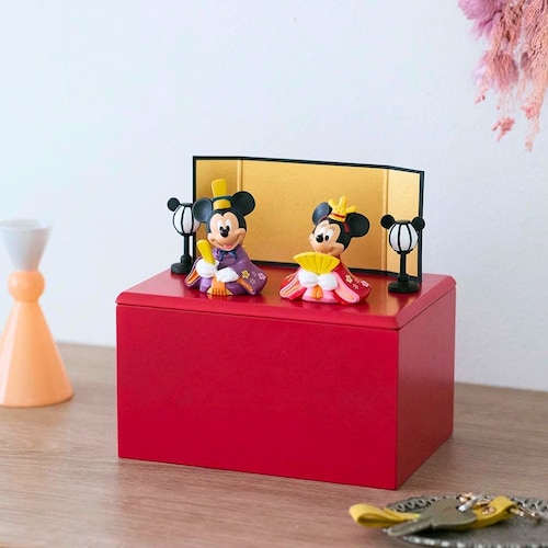 コンパクトに置けるおひなさま「ミッキー＆ミニー」