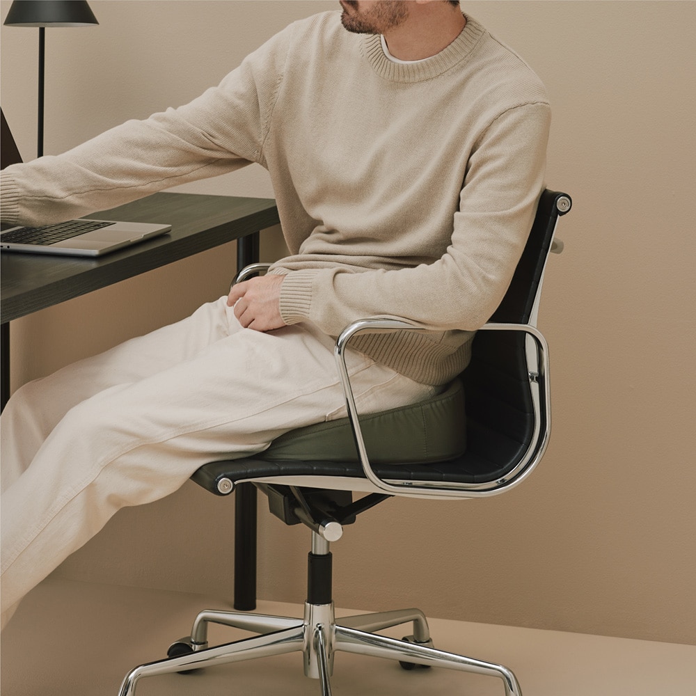 KURA SEAT W／クラシートワーク 【低反発姿勢サポートクッション