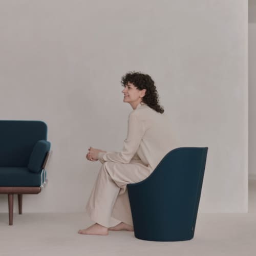 KURA SOFA／クラソファ 【鞍から発想した姿勢サポートソファ】