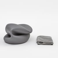 エアポンプで膨らませるエアクッション構造のため、未使用時は空気を抜いて収納ができます