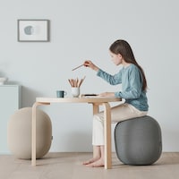 リビングの小型スツールや子供用の椅子として