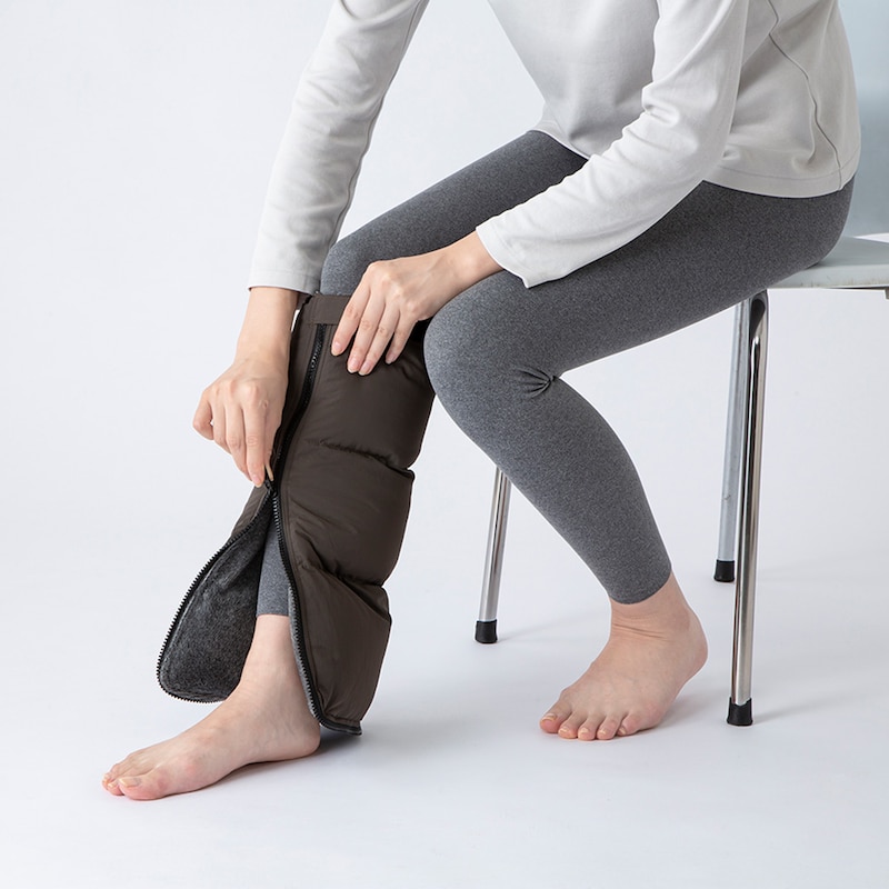 足元に巻いて装着する着脱簡単な多機能レッグウォーマー