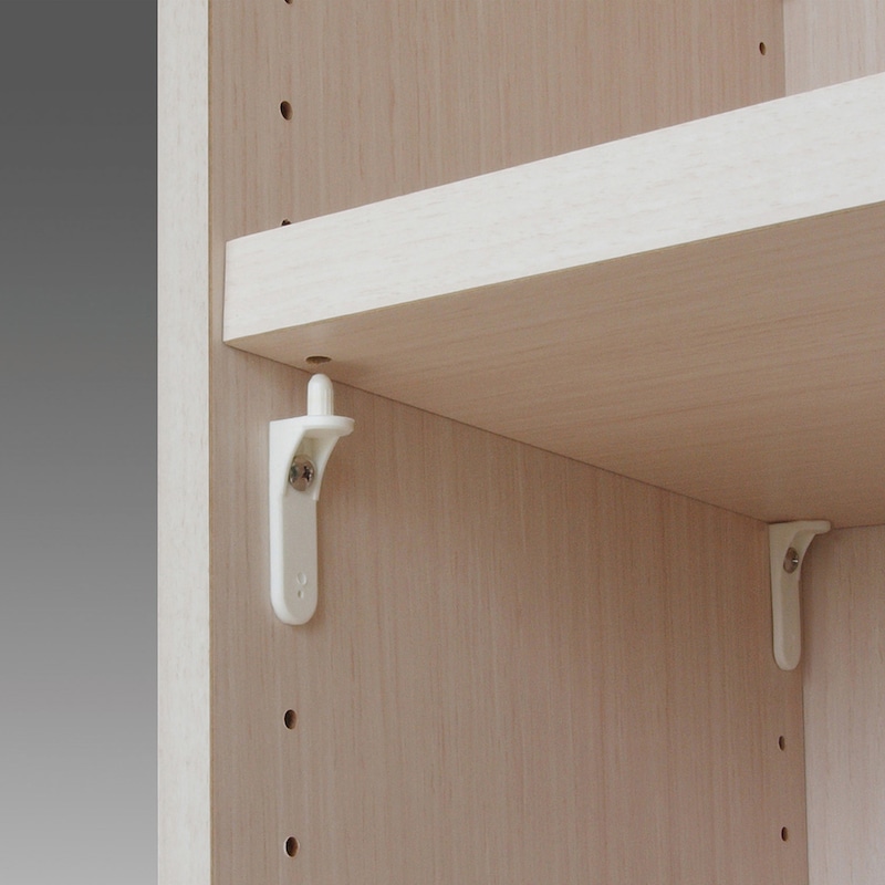 棚板は3cmピッチで可動。棚受けは左右の引っ張りにも強く本体構造強度を強化するフリーストップ棚受け