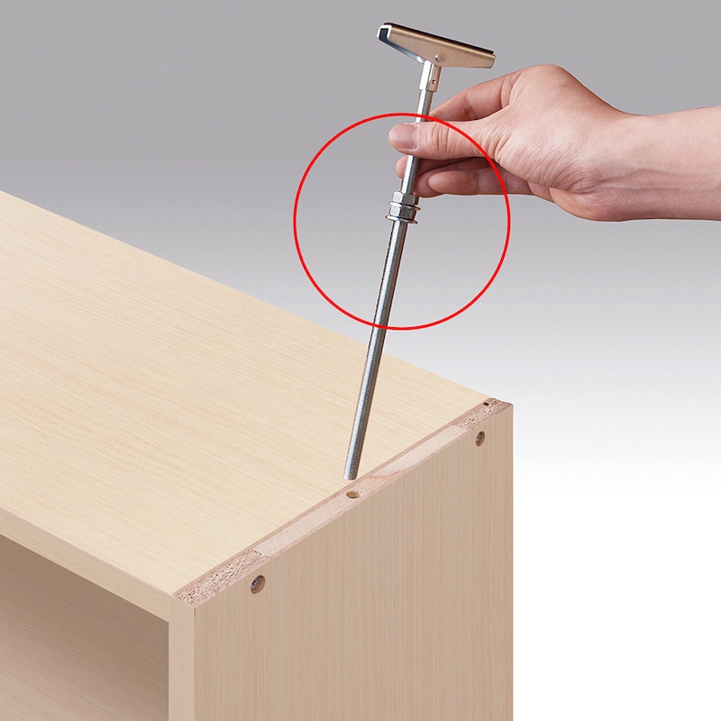 設置後にナットを回転させて引っ張る事によりしっかりと固定できます。