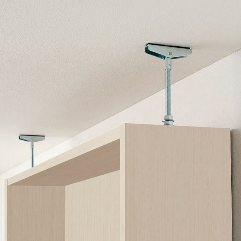 突っ張り面にはクッション材付きで天井に傷がつきにくい