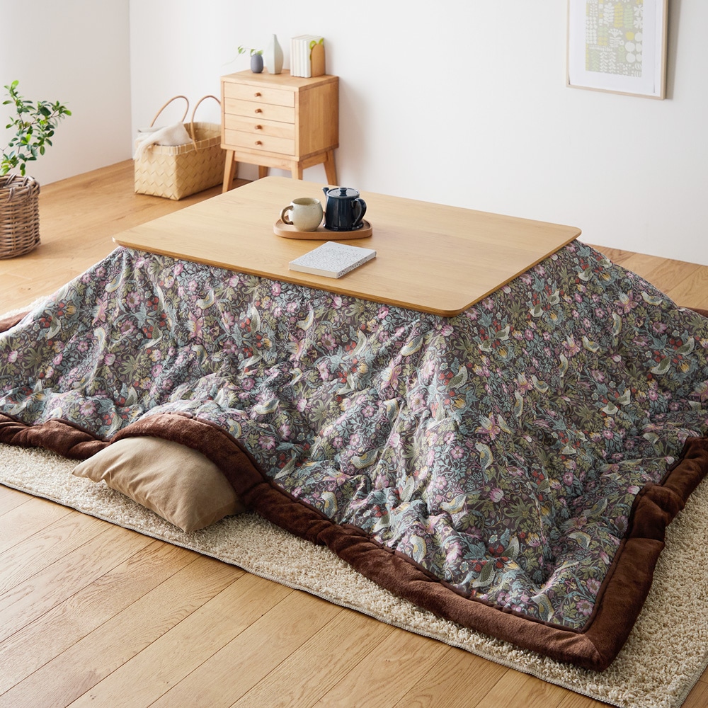 【ブイアンドエー/V & A】いちご泥棒柄のこたつ掛けふとん