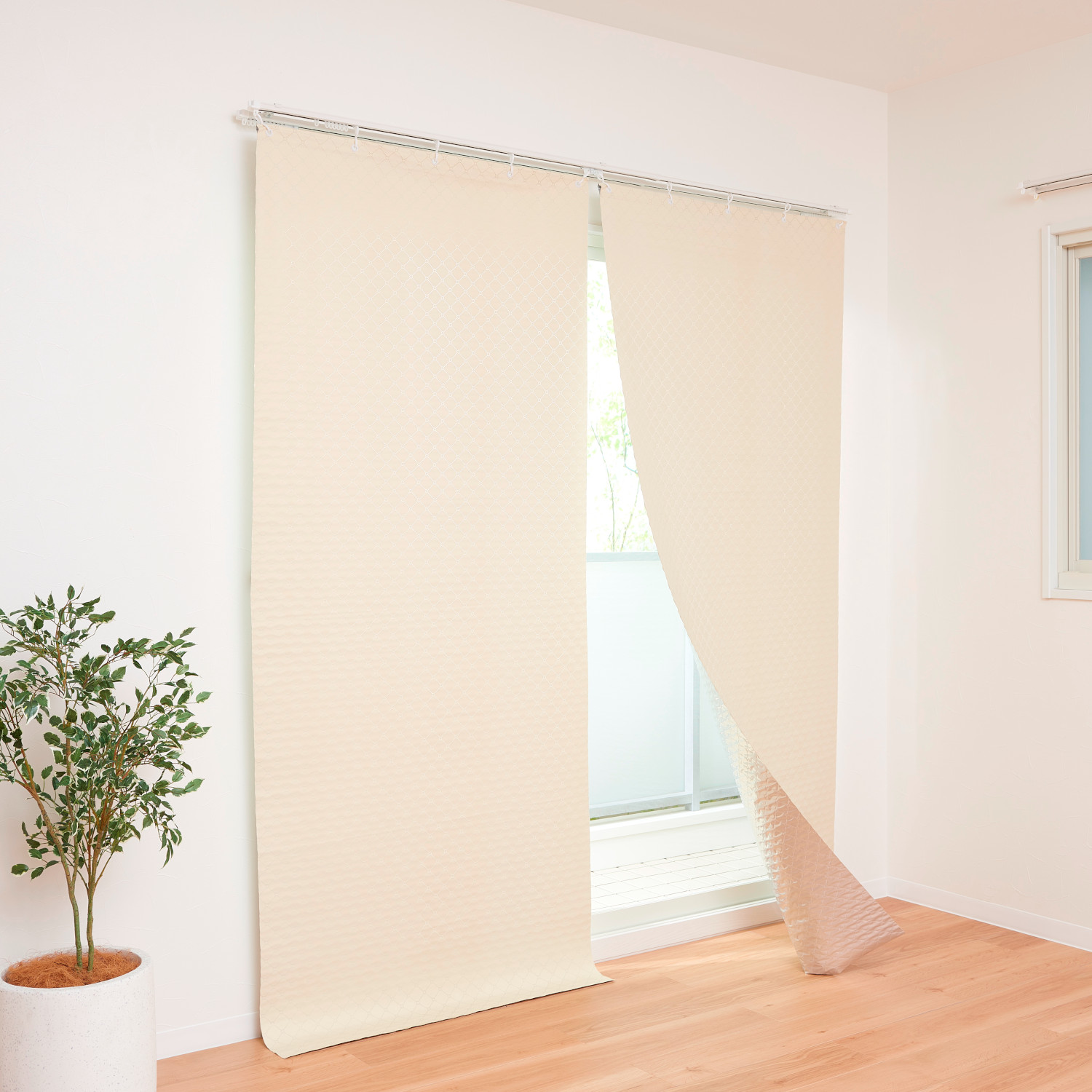 アルミ素材を使った断熱・遮光カーテン<遮光率99%> アルミ素材を使った断熱・遮光カーテン<遮光率99%>