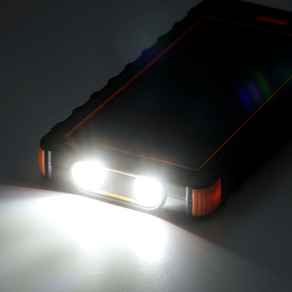 暗いところでパッと光る通常/フラッシュ2種のLEDライト付き