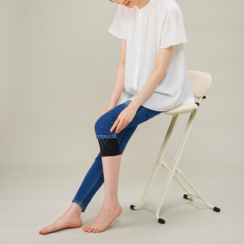 シリコーン加工を筋肉に沿って配置し、膝を中心に安定動作に繋がるこだわりの形状に仕上げました