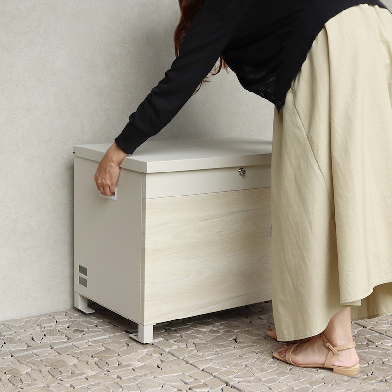 持ち運び時に持ちやすい左右側面ハンドル付き