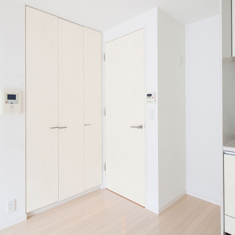 雰囲気に合わせてドアを装飾