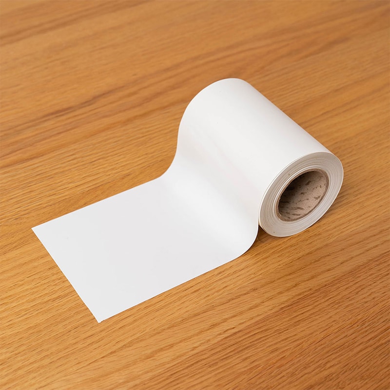部屋のインテリアに合わせやすいシンプルなホワイトの巾木テープ