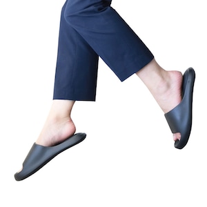 裸足よりも軽い！？新感覚の無重力サンダル！