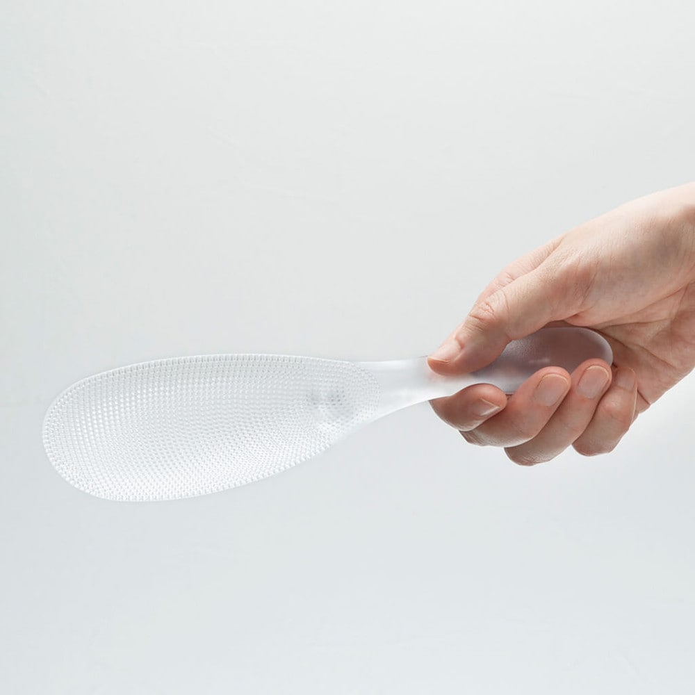 柔らかい膨らみが手にフィットするグリップ