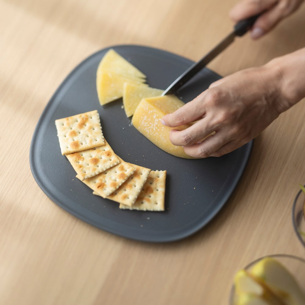 お皿のように扱えるので食卓にそのまま出しても馴染みます