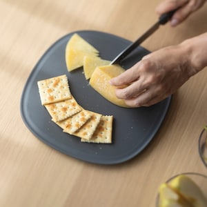 お皿のように扱えるので食卓にそのまま出しても馴染みます