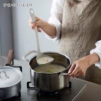柄を立てて使えるのでお玉の重さを感じにくく、手や手首の負担が少なく楽に使えます