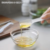 瓶や袋の底まですくえて、量った調味料がスムーズに落ちます
