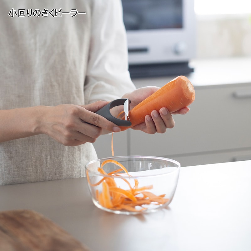 剥いた皮が下にするんと落ちて、調理台やシンクが散らかりません