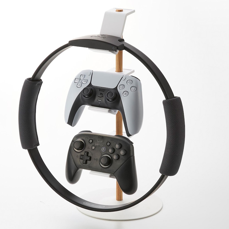 高さと向きを自由に調節でき、様々なゲーム周辺機器を収納可能