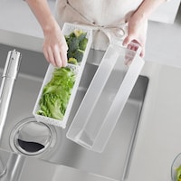 野菜や果物を水切りして、そのまま冷蔵庫に収納できる保存容器