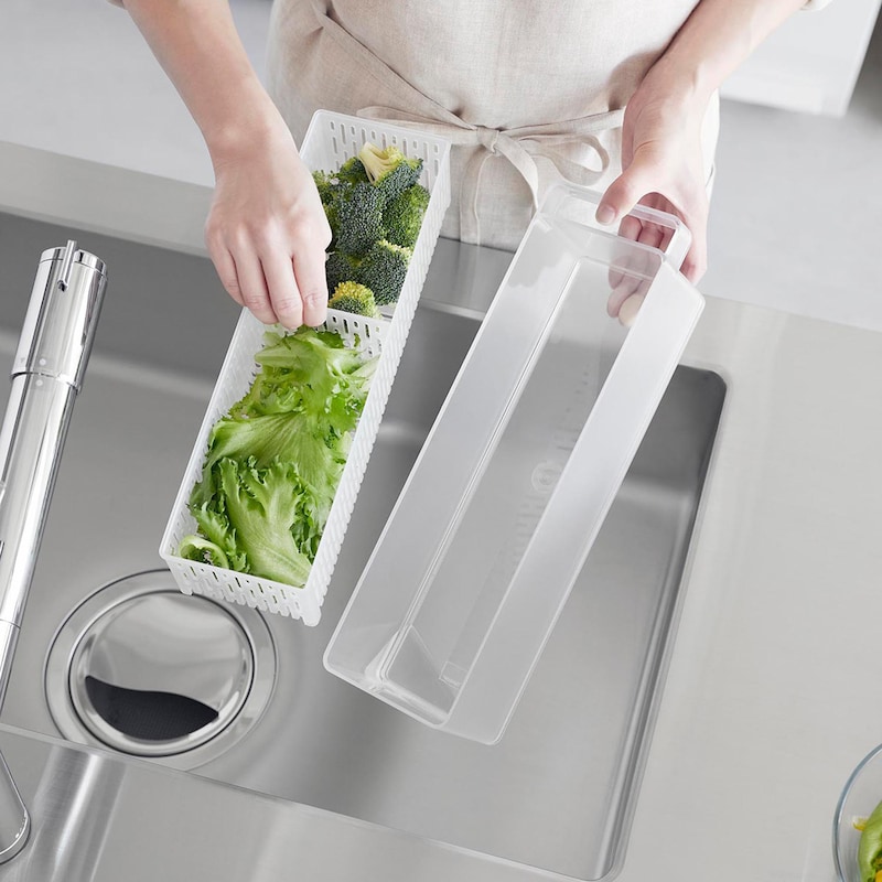 野菜や果物を水切りして、そのまま冷蔵庫に収納できる保存容器