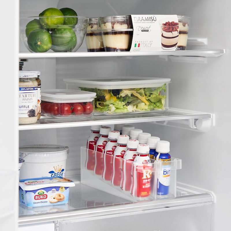 スリムなので種類別でドリンクを並べて収納するのに便利