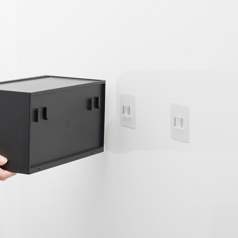 フィルムフックを貼り本体を掛けるだけの簡単設置