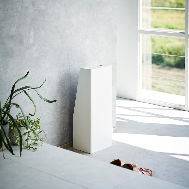 消火器をキッチンや玄関に置いても美しく収納できるシンプルなデザイン