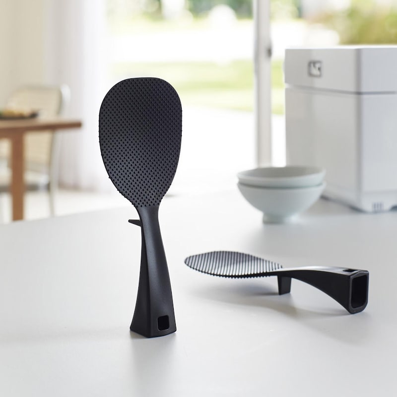 置き場所に困っても、立つ・置く・掛けると便利に収納しておけます。