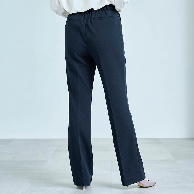 モデル身長168cm／M ※写真は撮影用のため股下＋6cmになります。