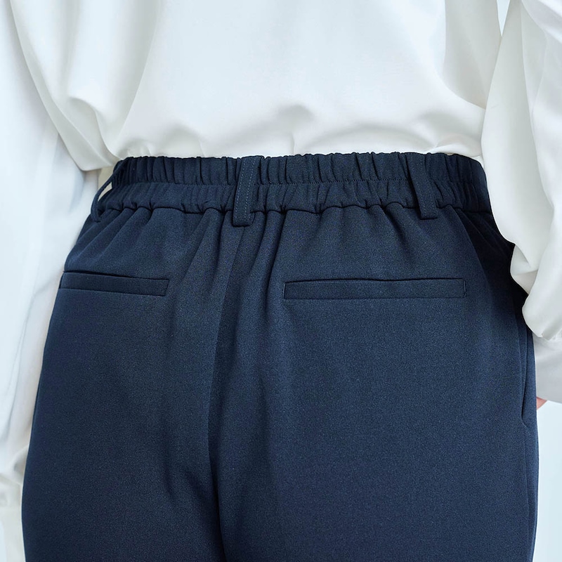 ウエスト後ろゴム仕様なので、座ったときもラク