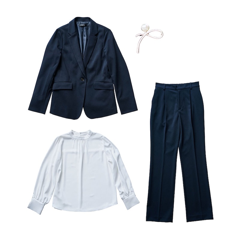 セット内容（ジャケット＋ブラウス＋パンツ＋ブローチ）