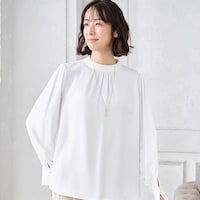 モデル身長169cm／M ※ブラウスのみ着用